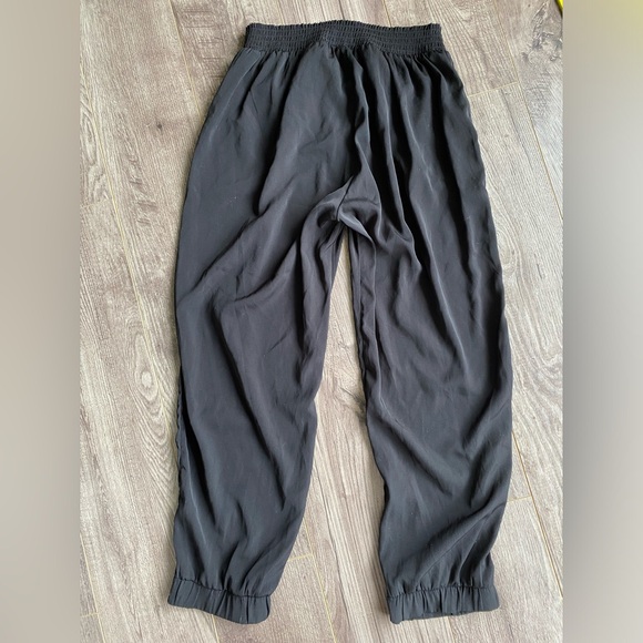 American Eagle very light weight black dance joggers w/ pockets elastic waist - Picture 5 of 7